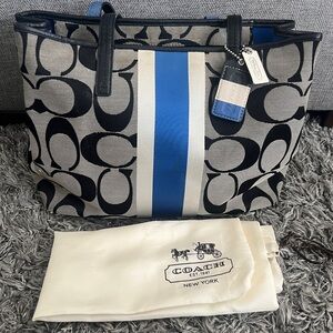Coach Signature Canvas Tote